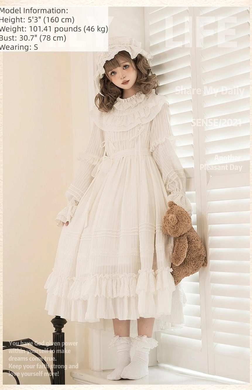 Model size reference for white lolita OP dress worn by 5'3" (160cm) model, displaying how the extended floor-length silhouette creates the iconic sweet lolita aesthetic