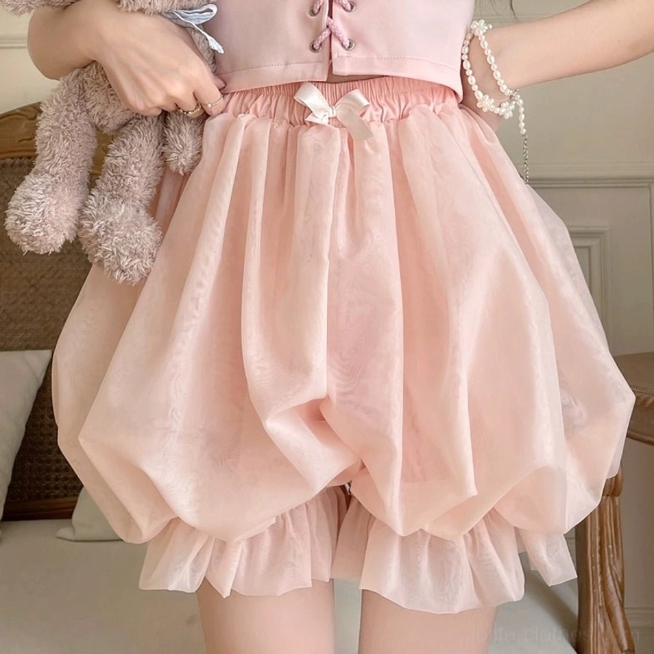 White and pink lolita bloomers size guide measurement chart showing waist elastic stretch range and one size fit versatility