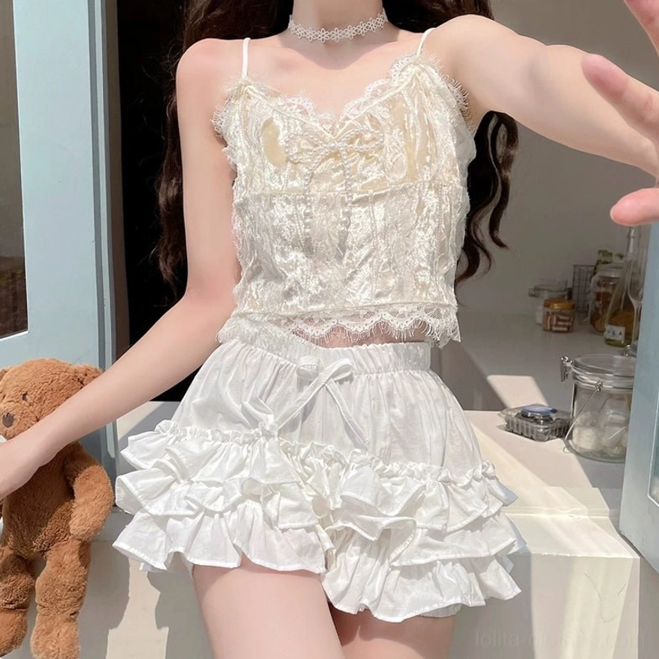 White ruffle safety bloomers paired with accessories coordinate inspiration sweet lolita fashion styling hair bows bags jewelry