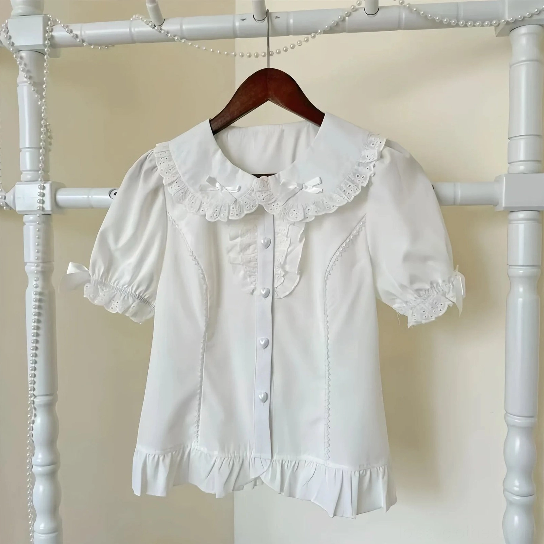 Short sleeve white peter pan collar lolita blouse front hanging display lace collar puff sleeves ruffled hem heart button