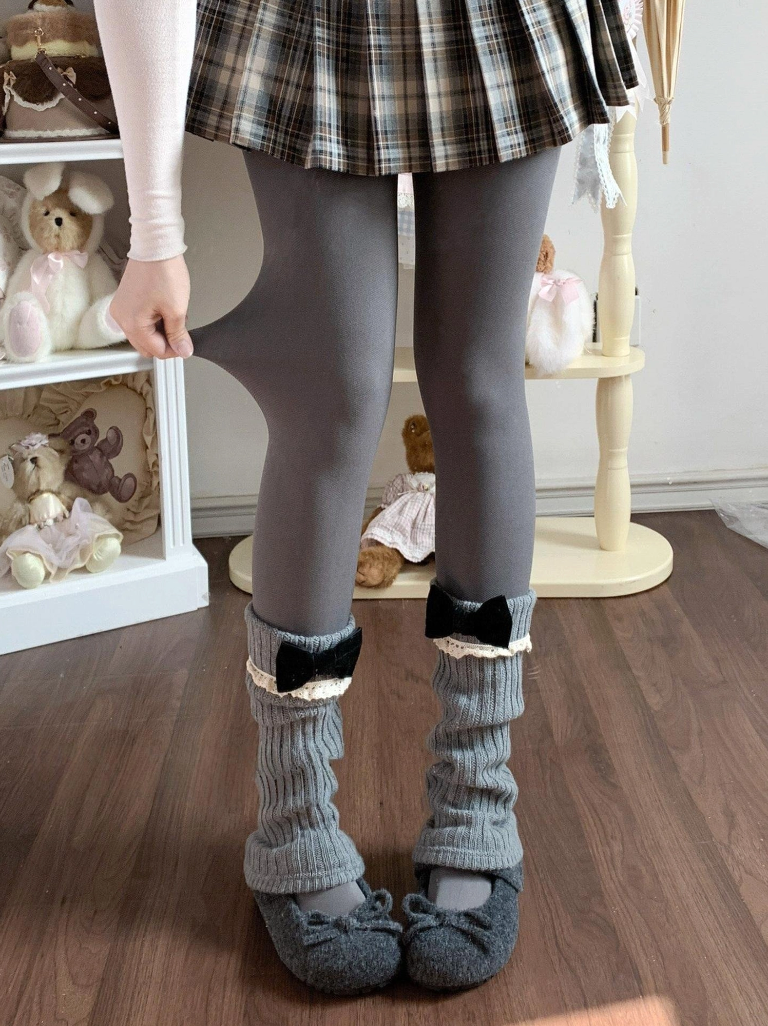 Winter fleece lining lolita pantyhose light gray with knit leg warmers paired with plaid pleated skirt and gray loafers indoor doll room setting