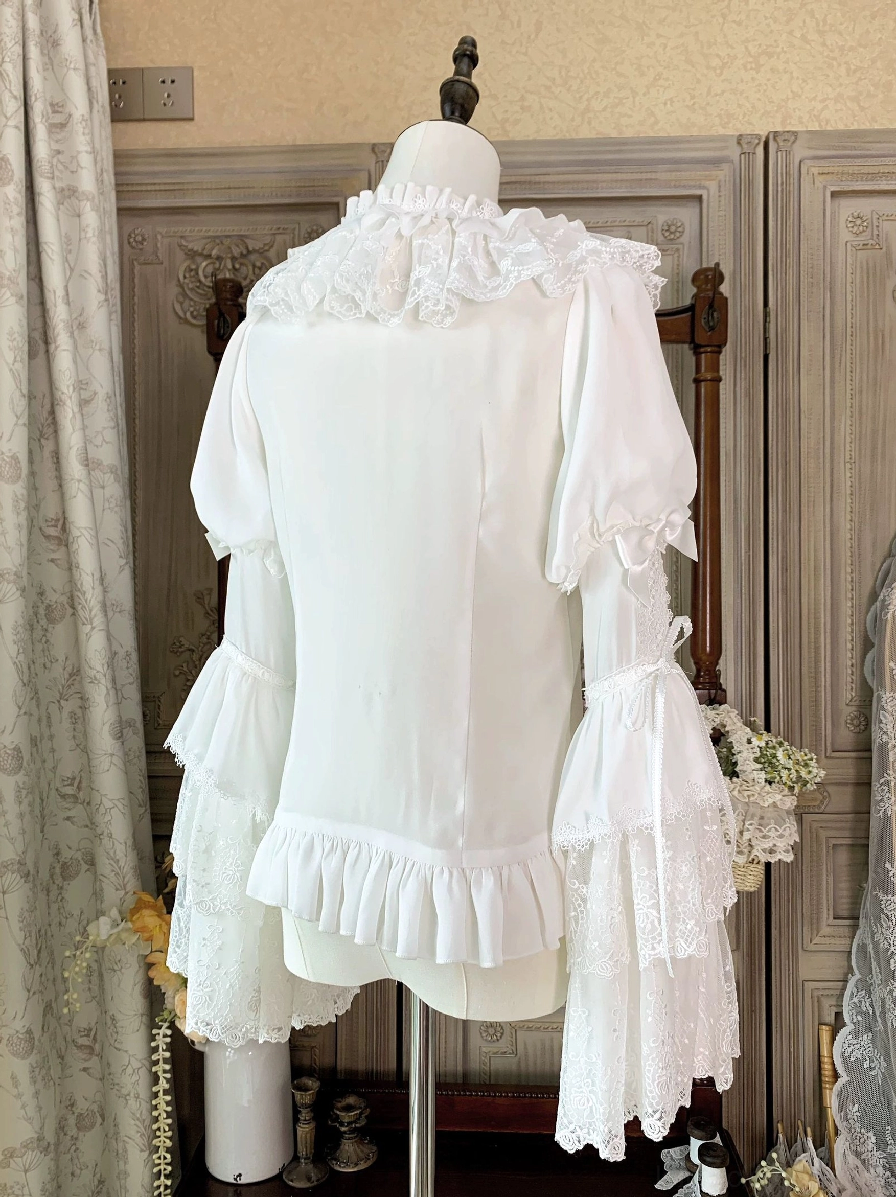 Wishing Star Bow Trailing styling techniques - how to wear pin securement undetachable tulle tail elegant regal lolita look