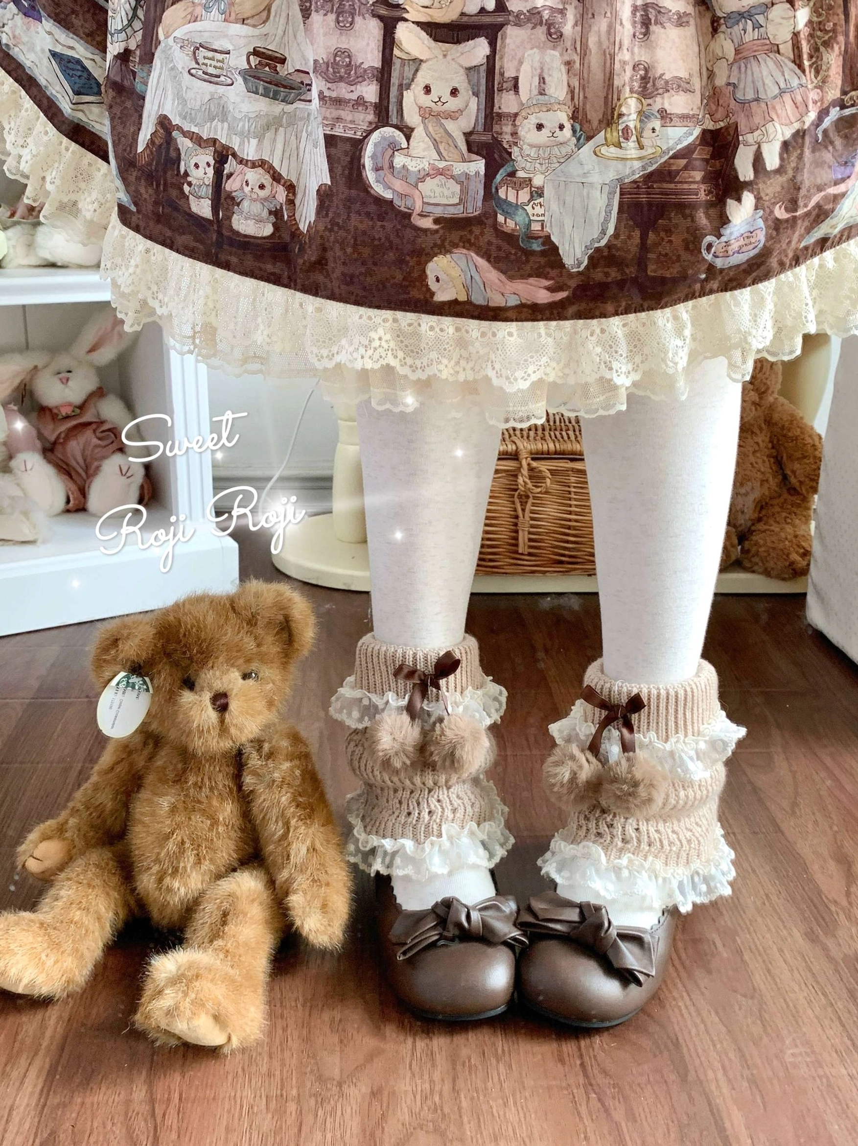 Light brown yellowish lolita leg warmers worn on model legs with white tights, brown bow loafers, and teddy-themed brown lolita skirt coordinate
